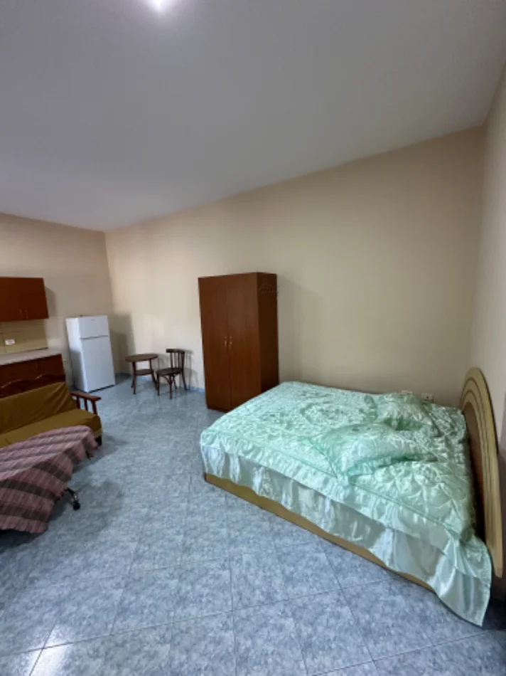 Tirane, jepet me qera garsonier Kati 1, 35 m² 200 € (Rrethi i Shkozes)
