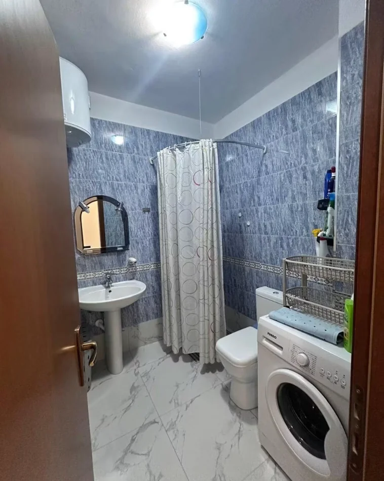 Tirane, jepet me qera apartament 2+1 Kati 6, (Rruga Muhamet Gjollesha)