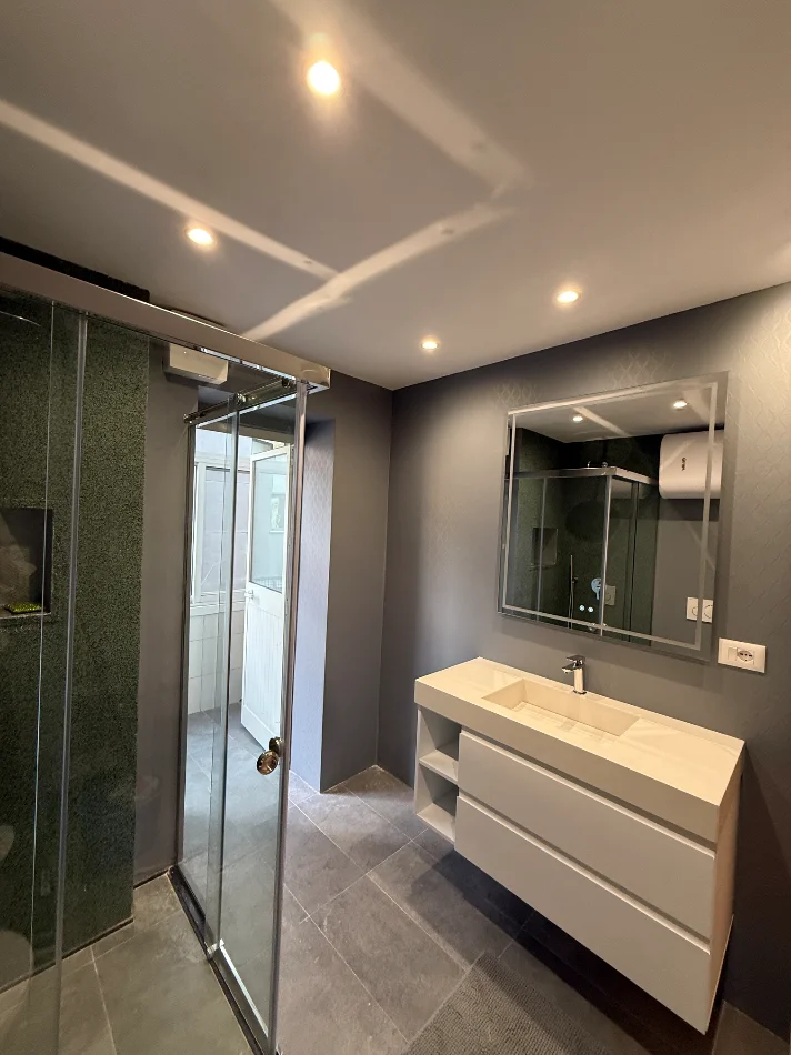 Tirane, jepet me qera apartament 2+1+Ballkon Kati 2, 90 m² (Rr Sales)