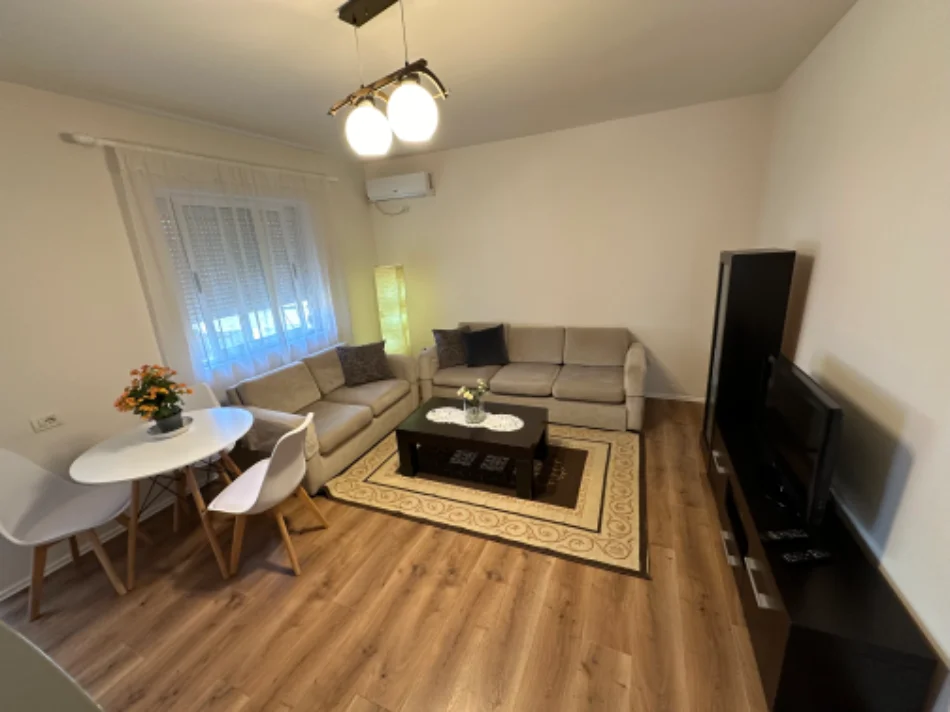 Tirane, jepet me qera apartament 1+1 Kati 5, 65 m² 500 € (Shkolla e Baletit tek Pasticeri Lej &amp; Laj)