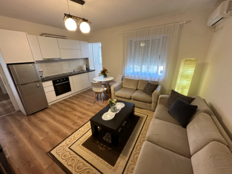 Tirane, jepet me qera apartament 1+1 Kati 5, 65 m² 500 € (Shkolla e Baletit tek Pasticeri Lej &amp; Laj)