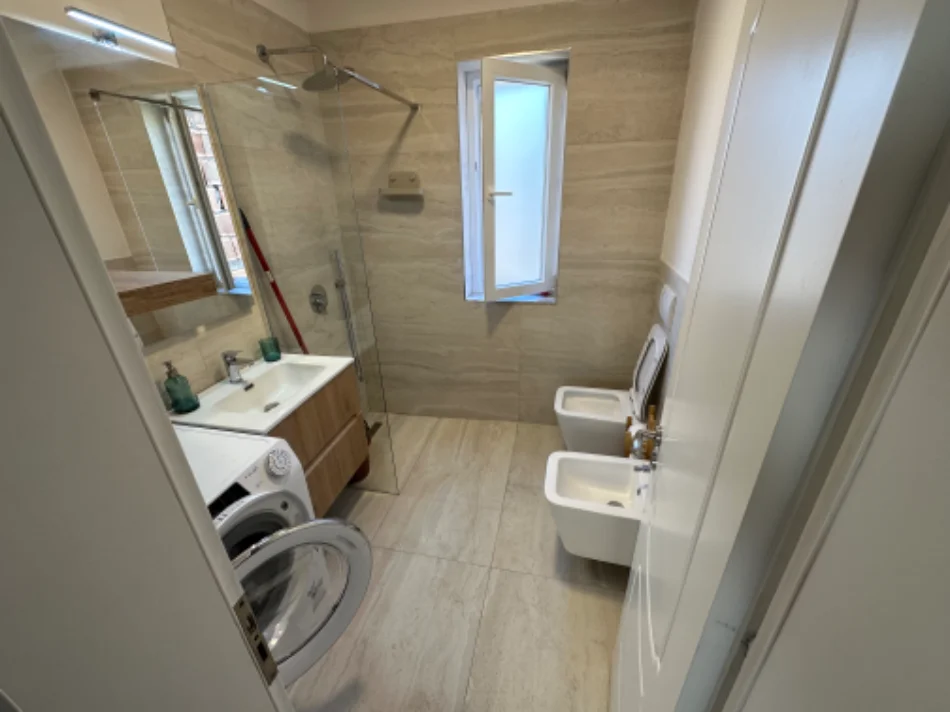 Tirane, jepet me qera apartament 1+1 Kati 5, 65 m² 500 € (Shkolla e Baletit tek Pasticeri Lej &amp; Laj)