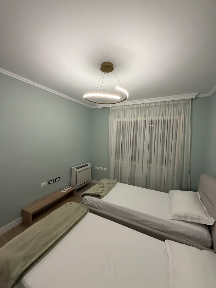 Tirane, jepet me qera apartament 2+1+Ballkon Kati 2, 90 m² (Rr Sales)