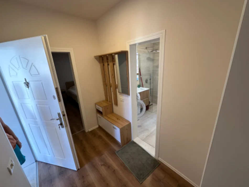 Tirane, jepet me qera apartament 1+1 Kati 5, 65 m² 500 € (Shkolla e Baletit tek Pasticeri Lej &amp; Laj)