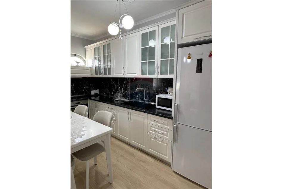 Tirane, shitet apartament , Kati 5, 89 m² 110,000 € 