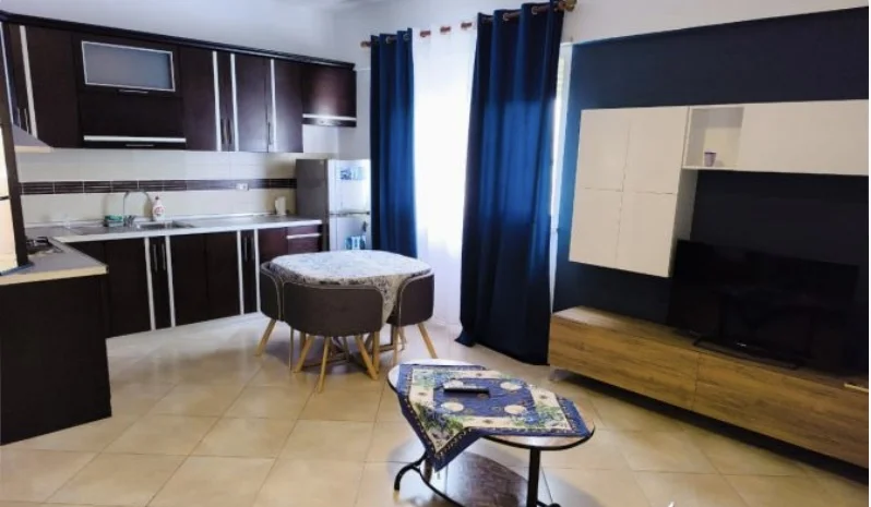 Tirane, jepet me qera apartament 1+1 Kati 5, 80 m² 650 € (Kristal center)