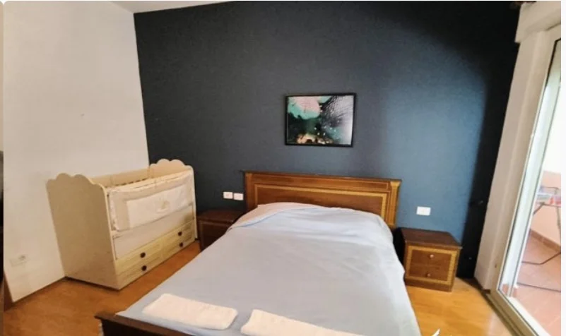 Tirane, jepet me qera apartament 1+1 Kati 5, 80 m² 650 € (Kristal center)