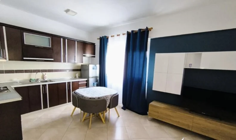 Tirane, jepet me qera apartament 1+1 Kati 5, 80 m² 650 € (Kristal center)