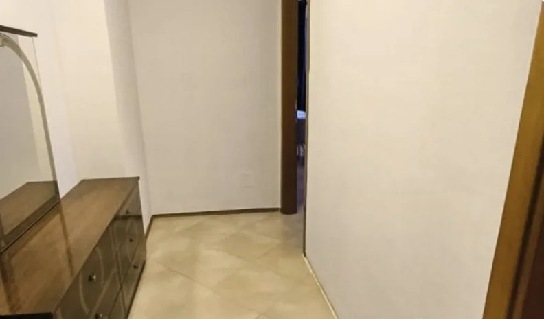 Tirane, jepet me qera apartament 1+1 Kati 5, 80 m² 650 € (Kristal center)