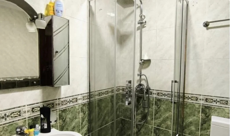 Tirane, jepet me qera apartament 1+1 Kati 5, 80 m² 650 € (Kristal center)