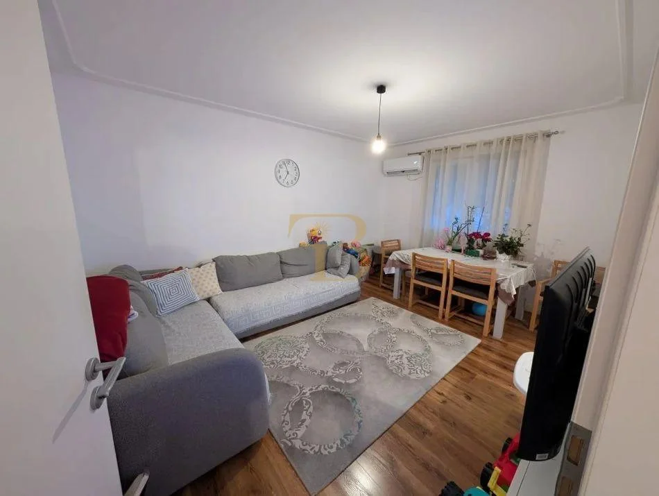 Tirane, shitet apartament 1+1 Kati 3, 75 m² 165.000 € 