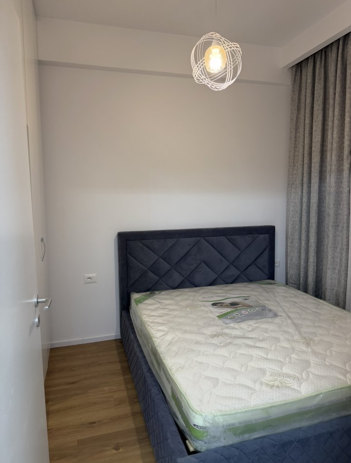 Tirane, jepet me qera apartament 1+1 Kati 4