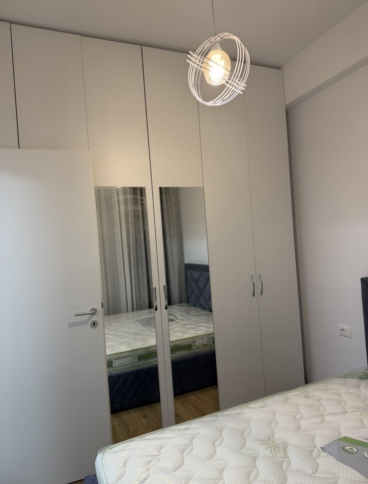 Tirane, jepet me qera apartament 1+1 Kati 4