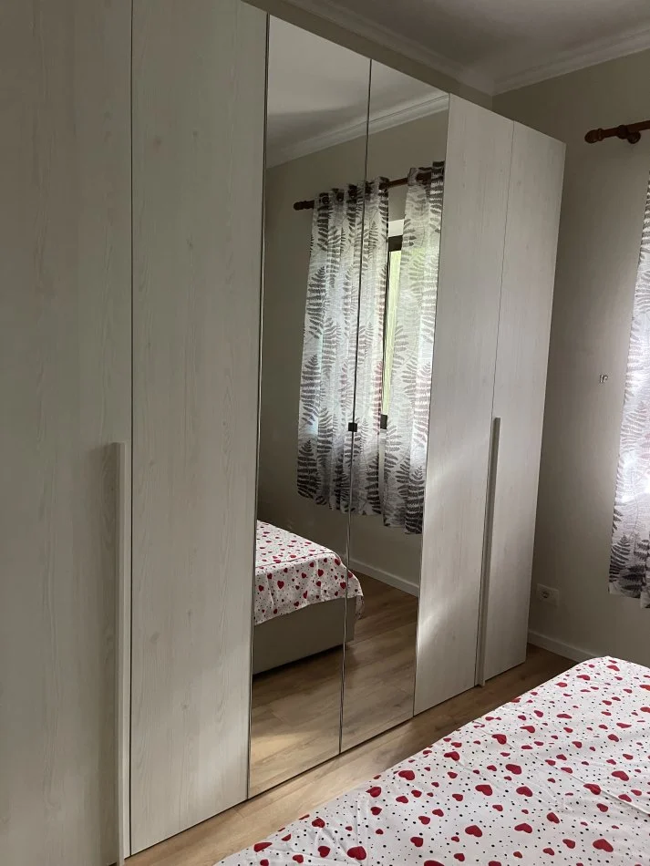 Tirane, jepet me qera apartament 1+1+Ballkon Kati 1, 70 m² 450 €