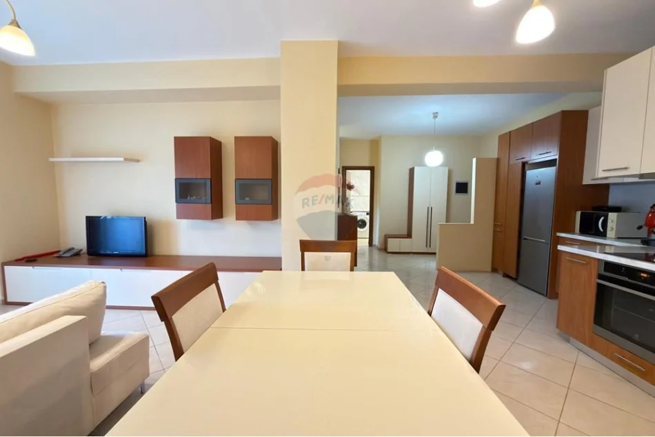 Tirane, jepet me qera apartament 2+1 , 120 m² 650 € (Zogu i Zi)