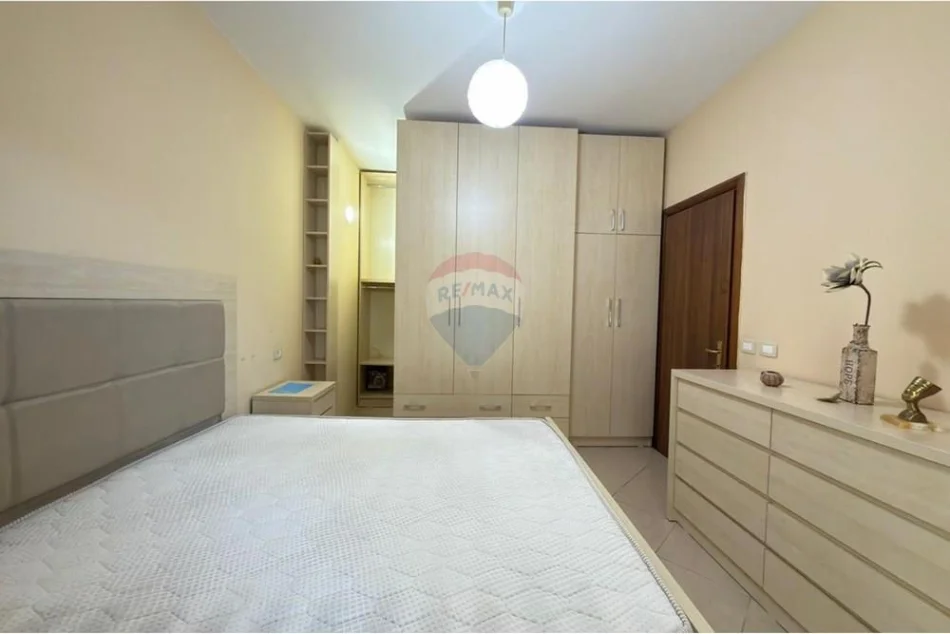 Tirane, jepet me qera apartament 2+1 , 120 m² 650 € (Zogu i Zi)
