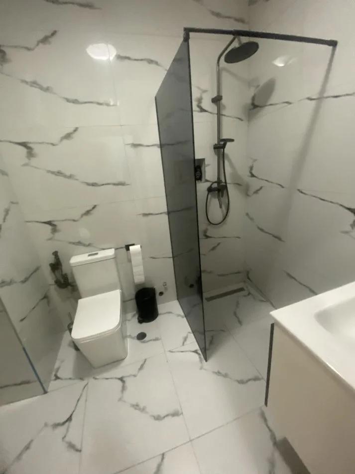 Tirane, shes apartament 2+1+Ballkon , 97 m² 144.000 € 