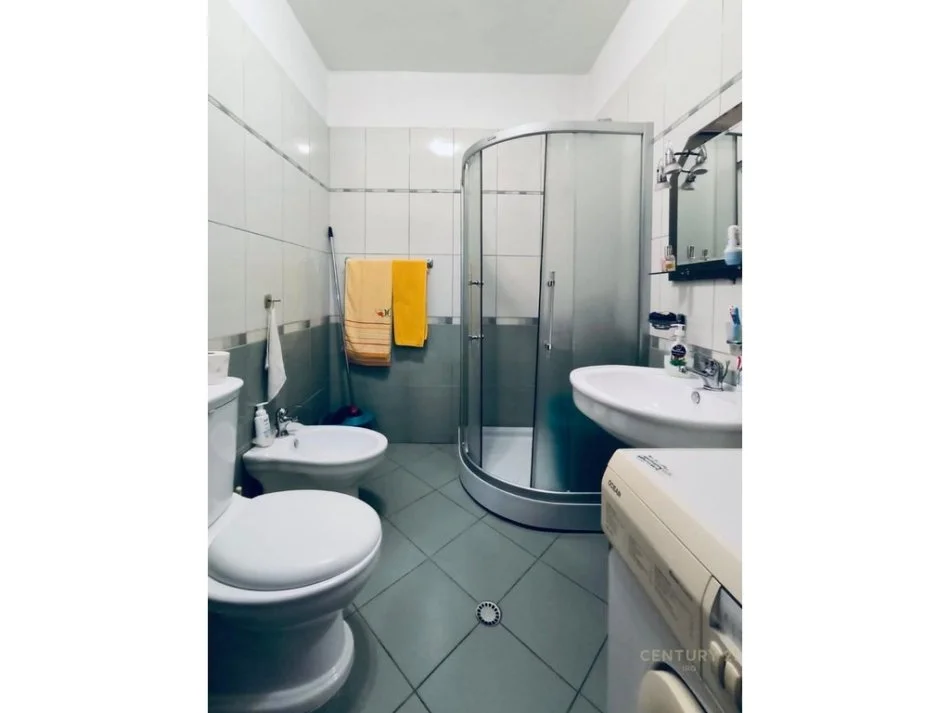 Tirane, jepet me qera apartament 1+1 Kati 3, 63 m² 450 € (Rruga Babe Rexha)