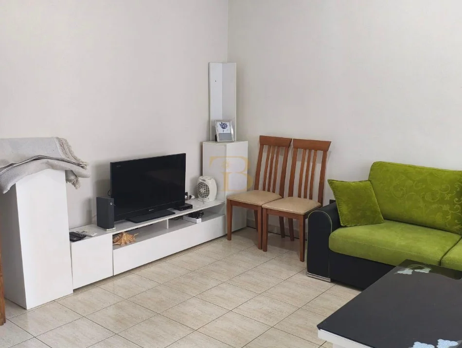 Tirane, jepet me qera apartament 1+1 Kati 4, 60 m² 500 € 