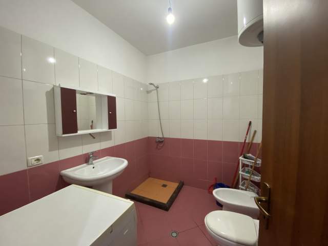 Tirane, jepet me qera apartament 2+1+BLK Kati 2, 100 m² 40.000 Leke (Rruga Rexhep Shala)