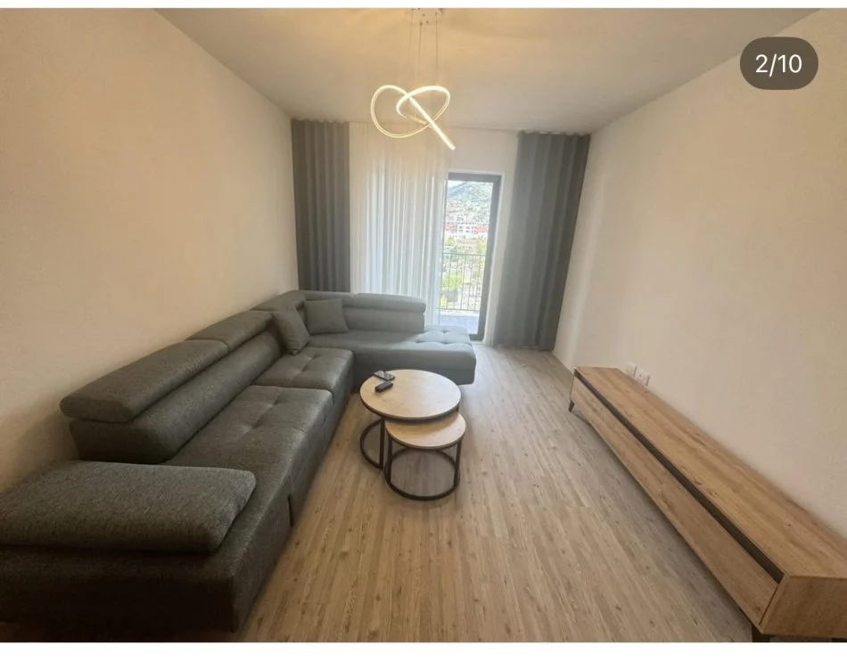 Tirane, jepet me qera apartament 1+1+Ballkon Kati 2, 80 m² 370 € (Rruga e qelqit)