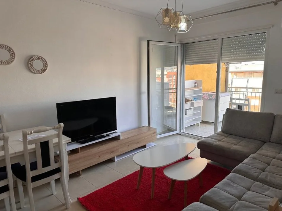 Tirane, jepet me qera apartament 1+1 Kati 7, 51 m² 550 € (Fusha Ali Demi)