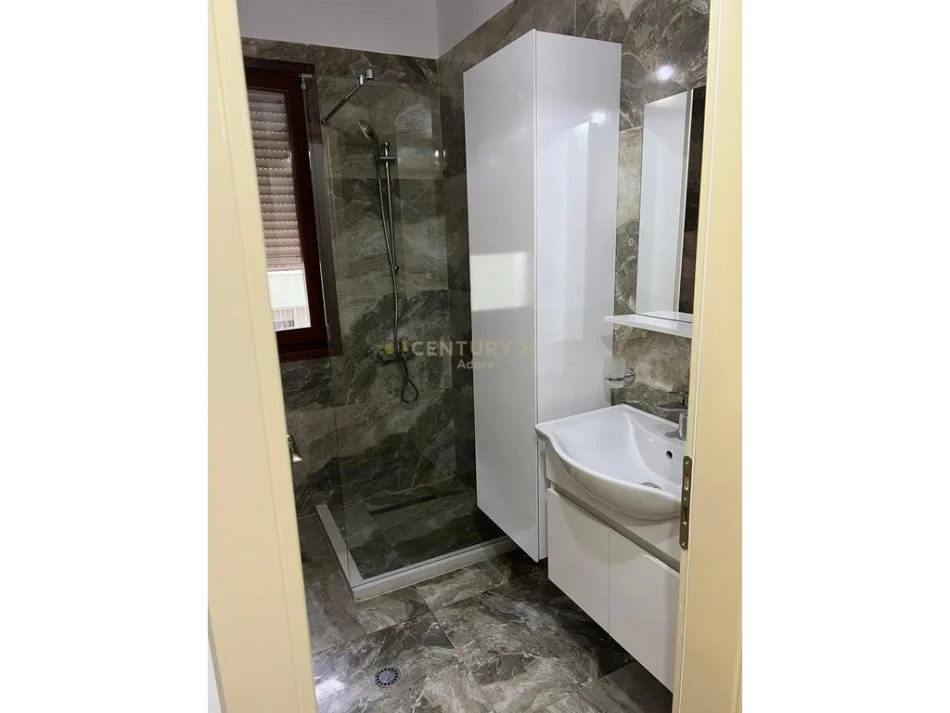 Tirane, jepet me qera apartament 2+1 Kati 2, 103 m² 850 € (Kopshti Botanik)