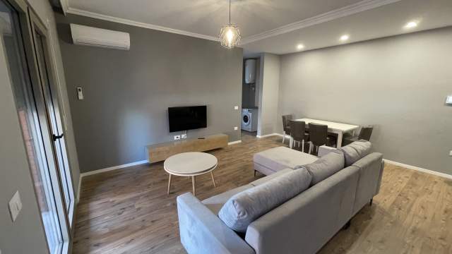 Tirane, jepet me qera apartament Kati 4, 74 m² 700 Euro (Kompleksi delijorgj)