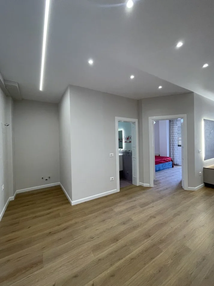 Tirane, shitet apartament 1+1+Ballkon Kati 2, 77 m² 140.000 € (355693414015)