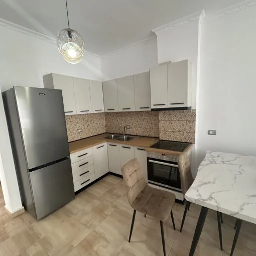 Tirane, jepet me qera apartament+verande | Penthouse 3+1+Aneks+Ballkon Kati 3, 165 m² 750 € (poligrafiku)