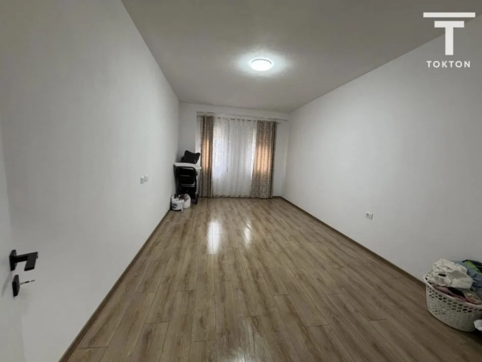 Tirane, shitet apartament 2+1+Ballkon Kati 1, 125 m² 150.000 € (Unaza Madhes)