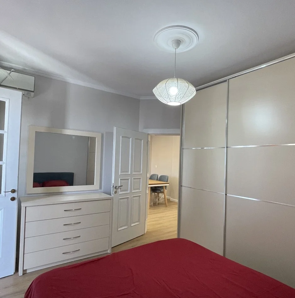 Tirane, shitet apartament 1+1+Ballkon Kati 2, 77 m² 140.000 € (355693414015)