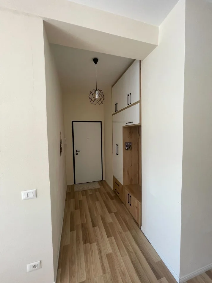Tirane, jepet me qera apartament 2+1+2 poste parkimi Kati 3, 107 m² 750 € (Orion Tower Bridge, Komisariati nr.4)