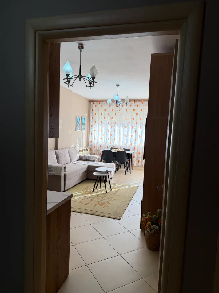 Tirane, jepet me qera apartament 1+1+Ballkon Kati 3, 71 m² 450 € (Pallati Ales)