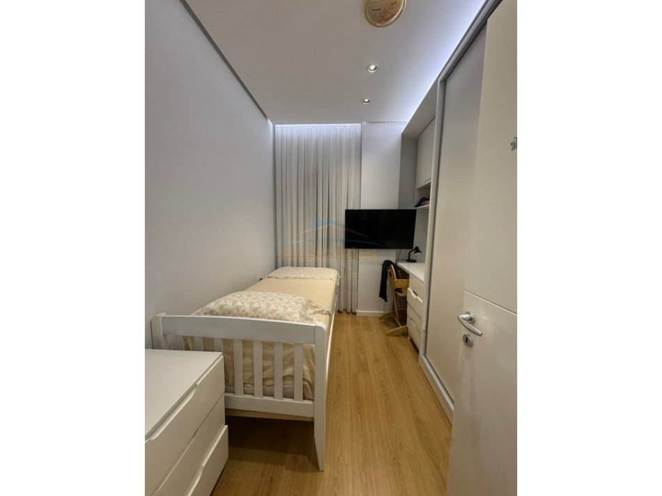 Tirane, jepet me qera apartament 2+1+Ballkon Kati 4, 75 m² 850 € (Foleja e Gjelber)