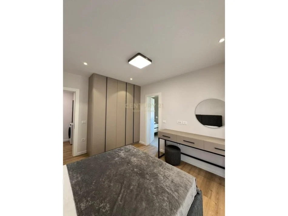 Tirane, jepet me qera apartament 2+1+Aneks+Ballkon Kati 6, 111 m² 950 € (Ish-Tregu Elektrik)