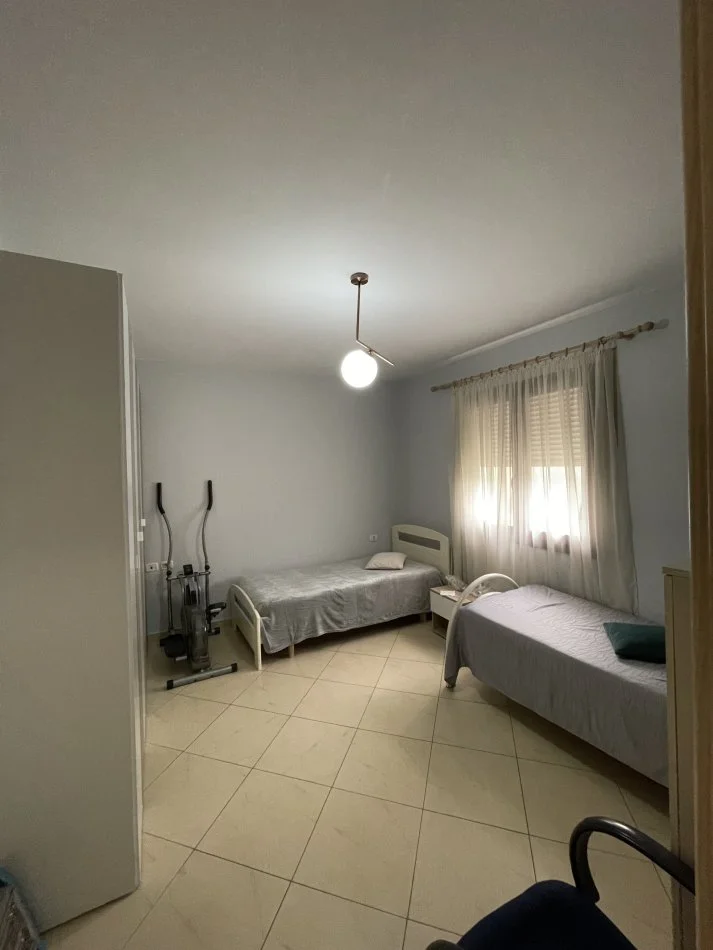 Tirane, jepet me qera apartament 2+1+Ballkon Kati 3, 100 m² 600 € 