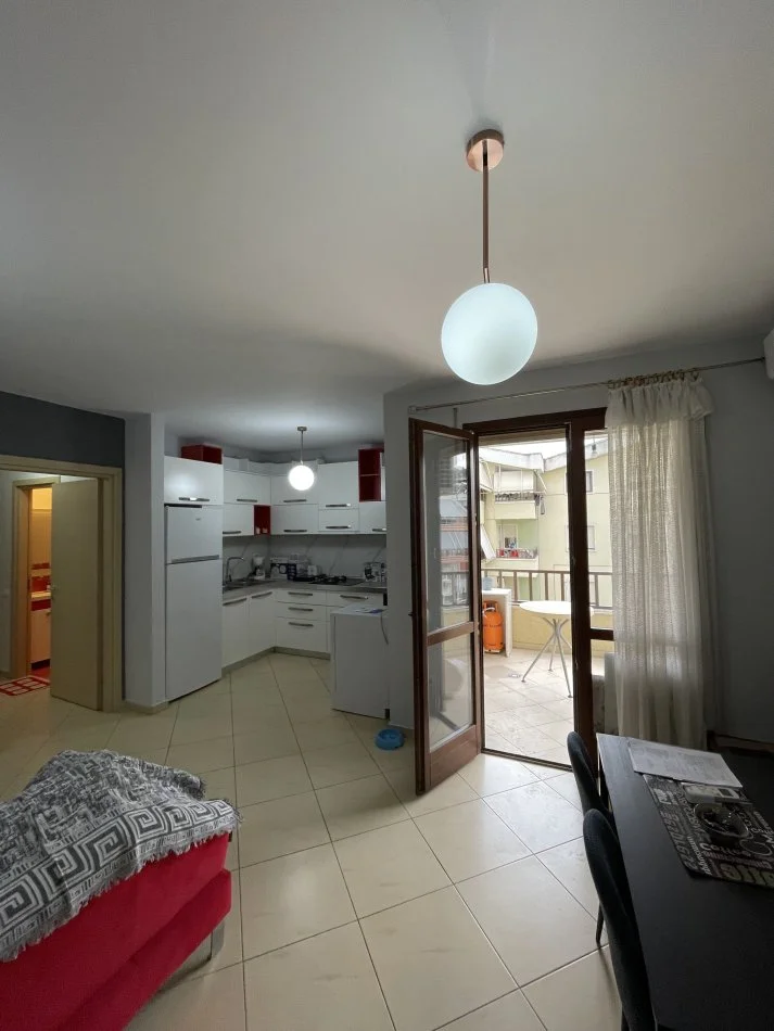 Tirane, jepet me qera apartament 2+1+Ballkon Kati 3, 100 m² 600 € 