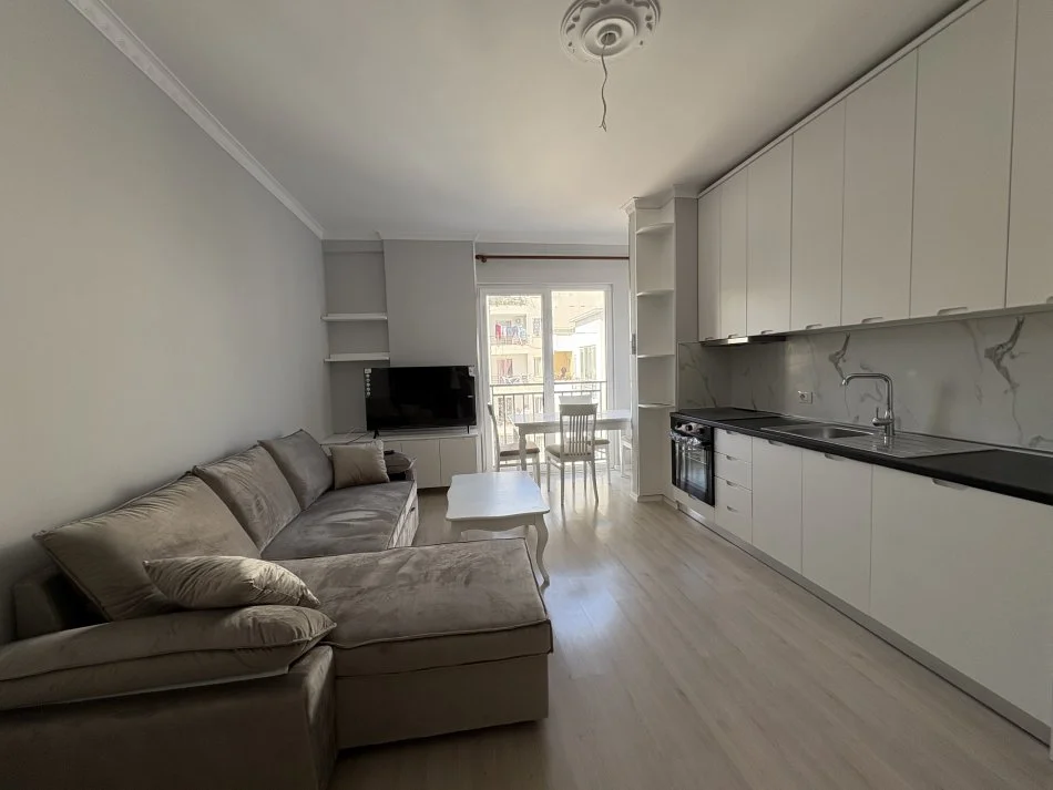 Tirane, jepet me qera 1+1 , 399 € 