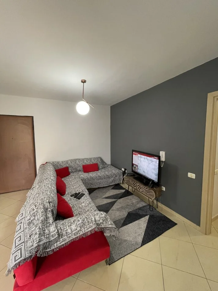 Tirane, jepet me qera apartament 2+1+Ballkon Kati 3, 100 m² 600 € 