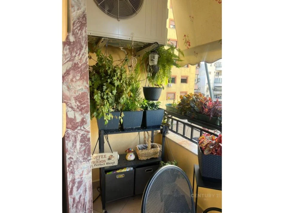 Tirane, jepet me qera apartament 2+1 Kati 3, 120 m² 1.200 € 