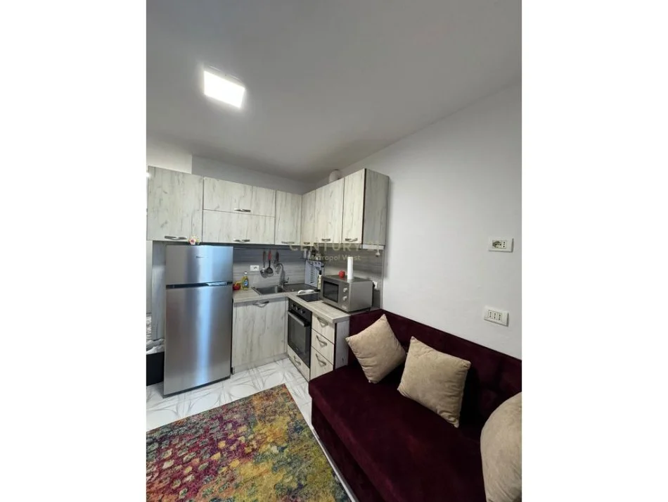 Tirane, jepet me qera apartament 1+1 Kati 6, 43 m² 500 € (Sheshi Skenderbej)