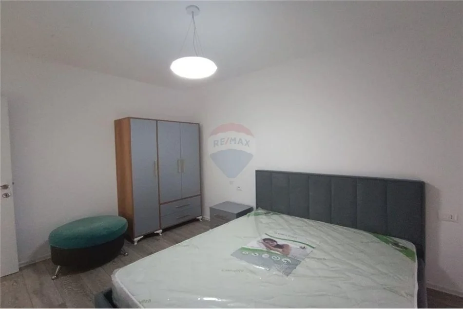 Tirane, jepet me qera apartament 1+1+Aneks+Ballkon Kati 5, 76 m² 450 € (kongresi i manastirit - Porcelan)