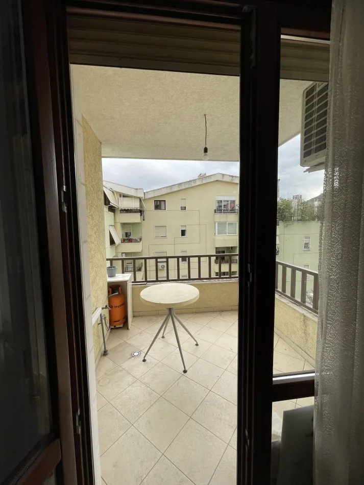 Tirane, jepet me qera apartament 2+1+Ballkon Kati 3, 100 m² 600 € 