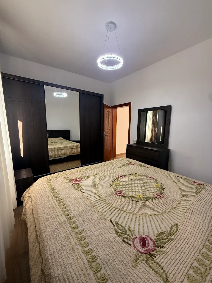 Tirane, jepet me qera apartament 1+1+Ballkon Kati 0, 80 m² 370 € (Collak)