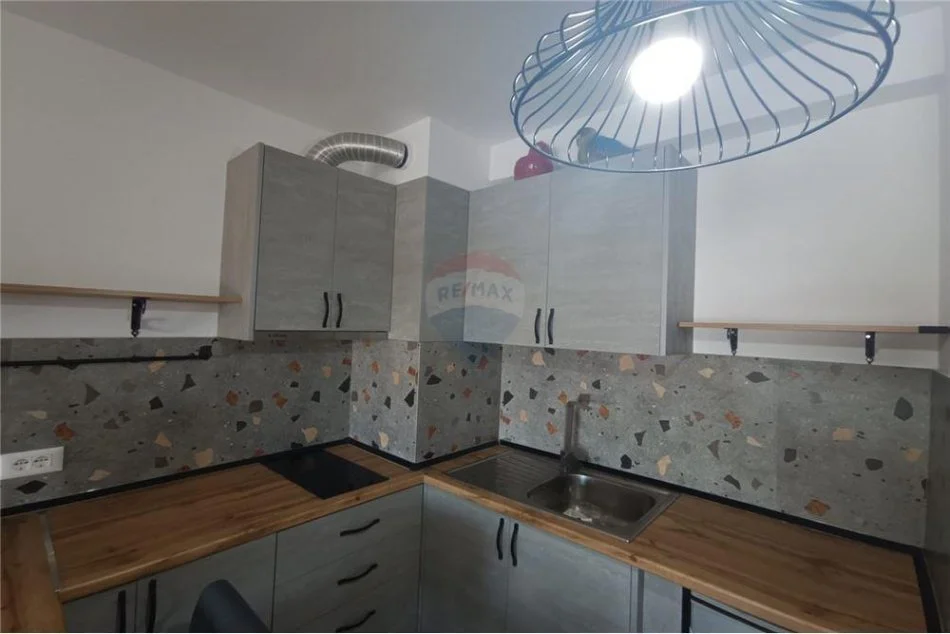 Tirane, jepet me qera apartament 1+1+Aneks+Ballkon Kati 5, 76 m² 450 € (kongresi i manastirit - Porcelan)