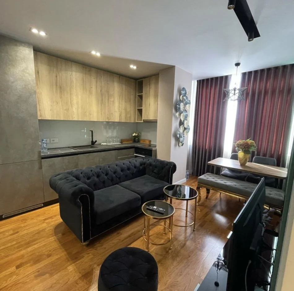 Tirane, jepet me qera apartament 1+1 Kati 6, 50 m² 700 € (Ish blloku)