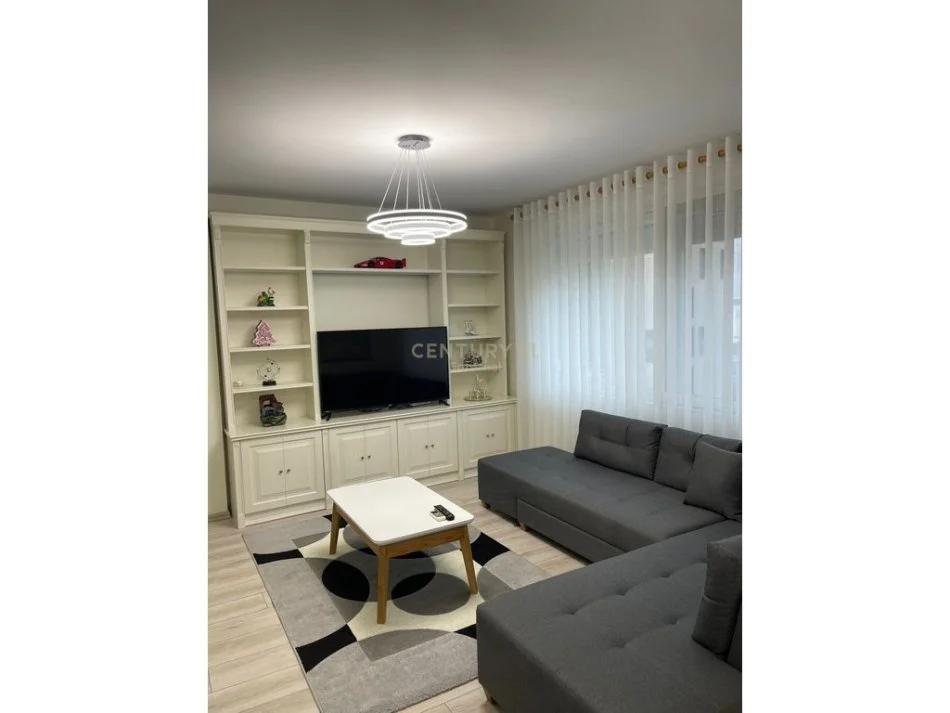 Tirane, jepet me qera apartament 1+1 Kati 8, 65 m² 1.000 € (Kompleksi Dinamo)