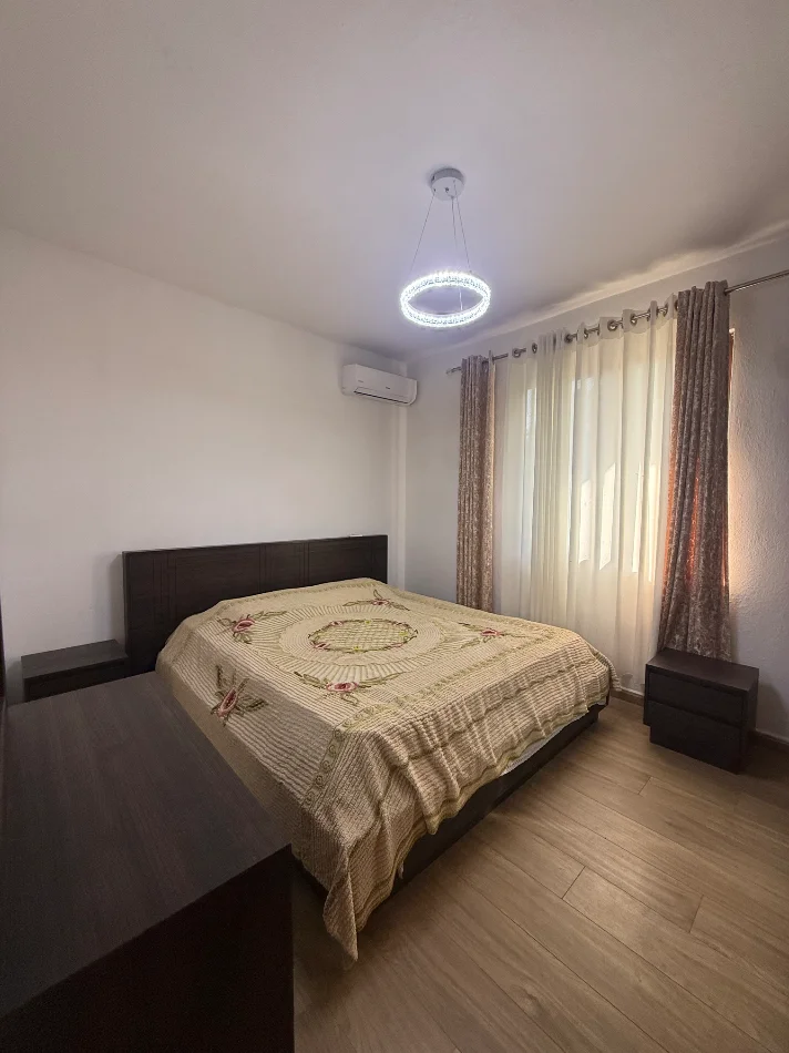 Tirane, jepet me qera apartament 1+1+Ballkon Kati 0, 80 m² 370 € (Collak)