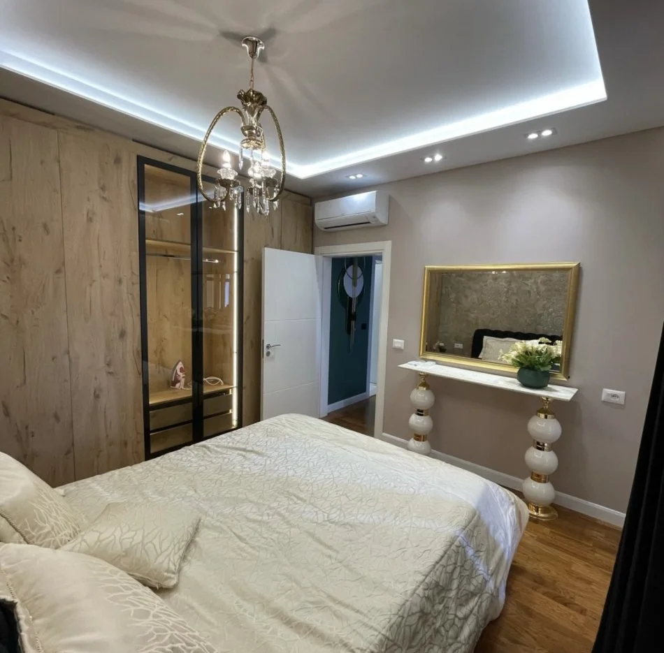 Tirane, jepet me qera apartament 1+1 Kati 6, 50 m² 700 € (Ish blloku)